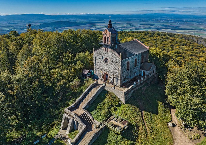 Ślęża, opowieść zaklęta w świetle i kamieniu